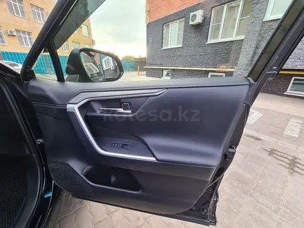 Toyota RAV4 2021 года за 19 400 000 тг. в Актобе – фото 41