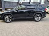 Toyota RAV4 2021 годаүшін19 400 000 тг. в Актобе – фото 4