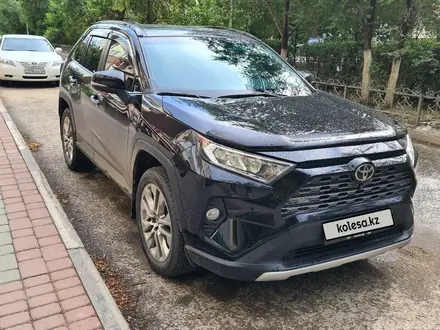 Toyota RAV4 2021 года за 19 400 000 тг. в Актобе – фото 81