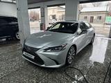 Lexus ES 300h 2018 годаfor19 400 000 тг. в Алматы – фото 3