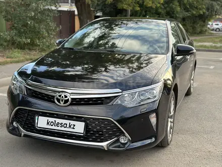 Toyota Camry 2017 года за 13 500 000 тг. в Уральск – фото 2