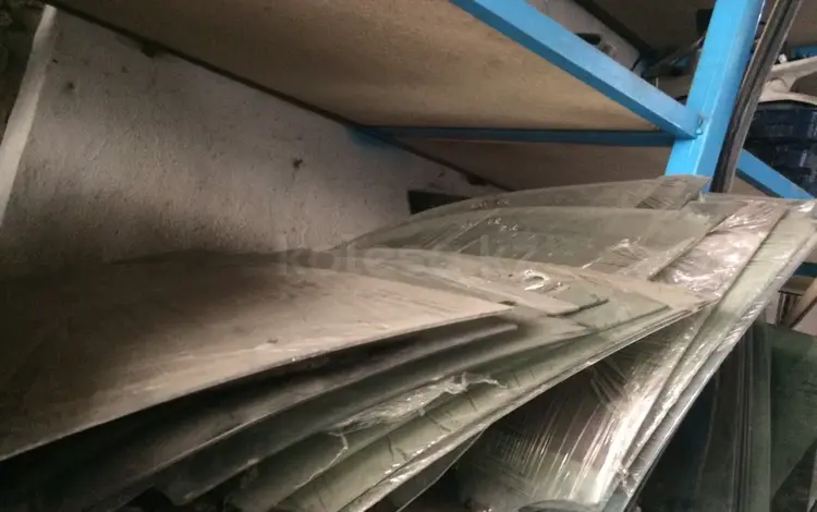 Боковые стёкла за 1 335 тг. в Алматы