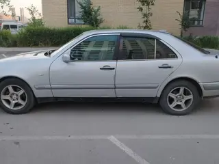 Mercedes-Benz E-Class, 1995