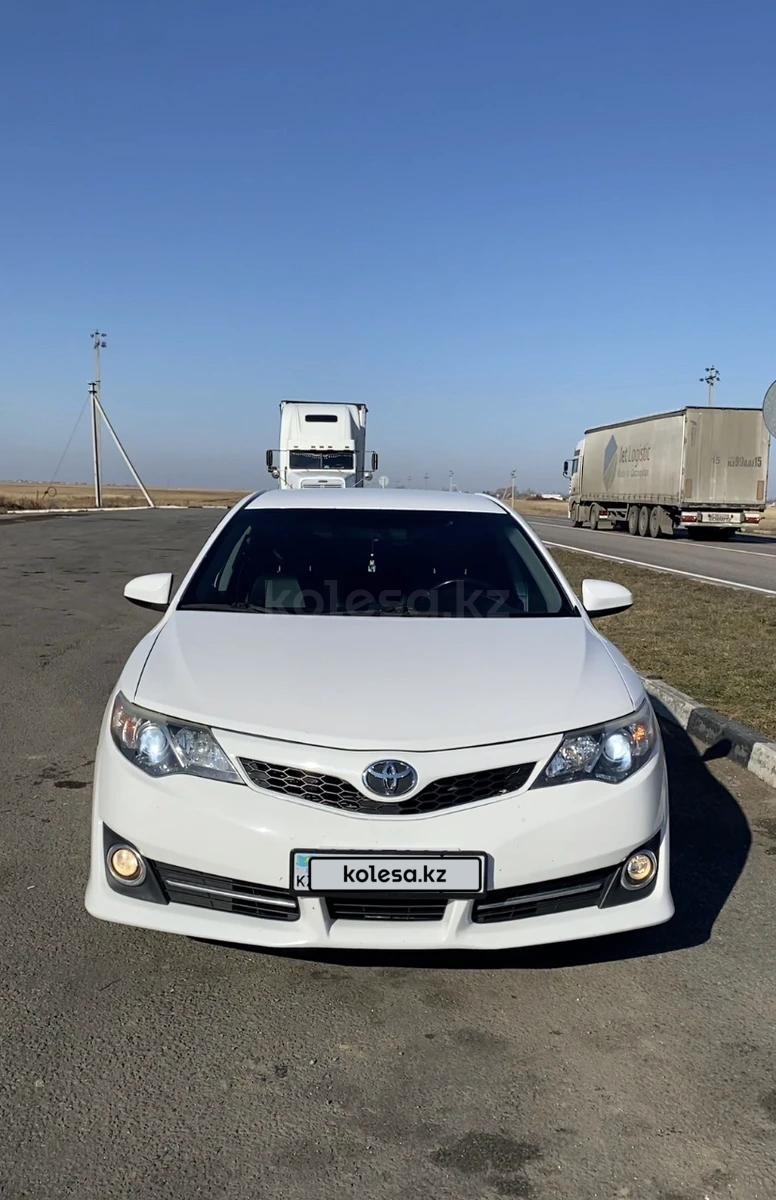 Toyota Camry 2014 г.