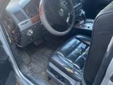 Volkswagen Touareg 2004 года за 1 000 000 тг. в Алматы – фото 4