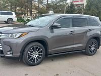 Toyota Highlander 2017 года за 17 000 000 тг. в Тараз