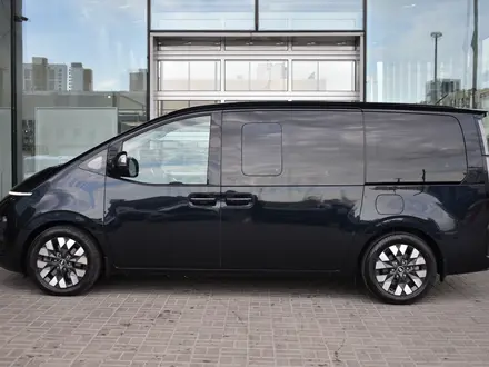 Hyundai Staria 2023 года за 22 990 000 тг. в Астана – фото 2