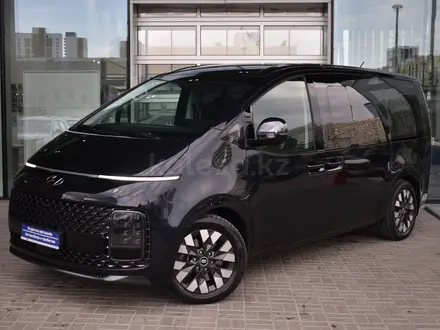 Hyundai Staria 2023 года за 22 990 000 тг. в Астана