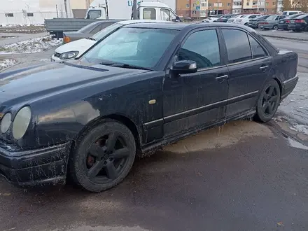 Mercedes-Benz E 230 1997 года за 2 100 000 тг. в Астана – фото 2