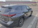 Toyota Highlander 2023 года за 26 000 000 тг. в Алматы – фото 4