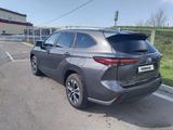 Toyota Highlander 2023 года за 27 500 000 тг. в Уральск – фото 3