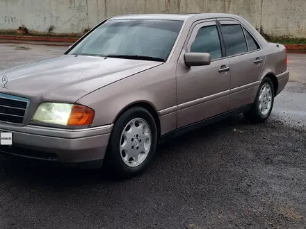 Mercedes-Benz C 180 1993 года за 2 050 000 тг. в Кокшетау