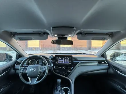 Toyota Camry 2022 года за 9 400 000 тг. в Атырау – фото 13