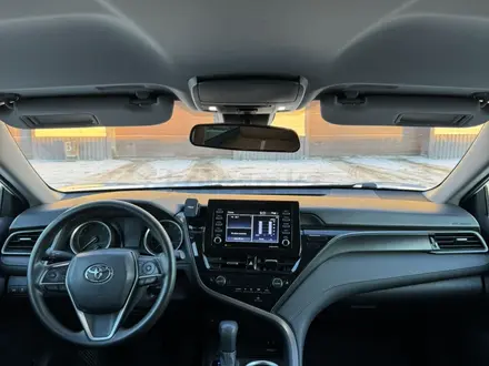 Toyota Camry 2022 года за 9 400 000 тг. в Атырау – фото 6