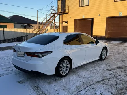 Toyota Camry 2022 года за 9 400 000 тг. в Атырау – фото 5