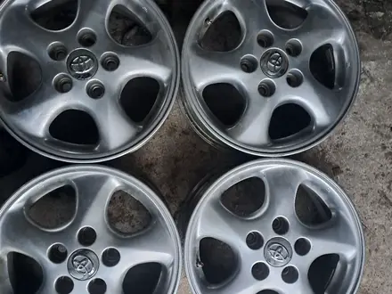Диски в хорошем состояние оригинал Toyota за 85 000 тг. в Алматы – фото 2