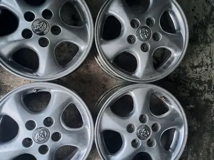 Диски в хорошем состояние оригинал Toyota за 85 000 тг. в Алматы