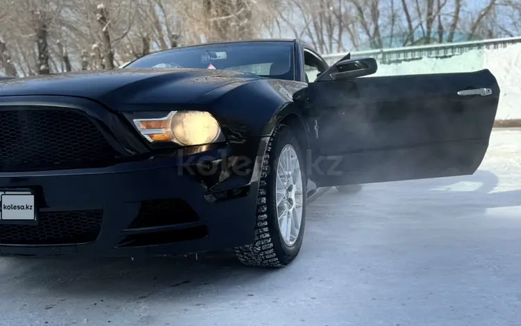 Ford Mustang 2012 черный