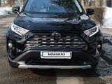 Toyota RAV4 2021 года за 15 000 000 тг. в Алматы