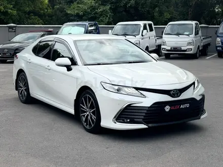 Toyota Camry 2021 года за 15 300 000 тг. в Шымкент – фото 2