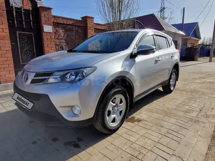 Toyota RAV4 2015 года за 11 500 000 тг. в Актобе – фото 4