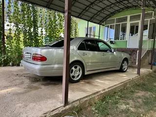 Mercedes-Benz E 320