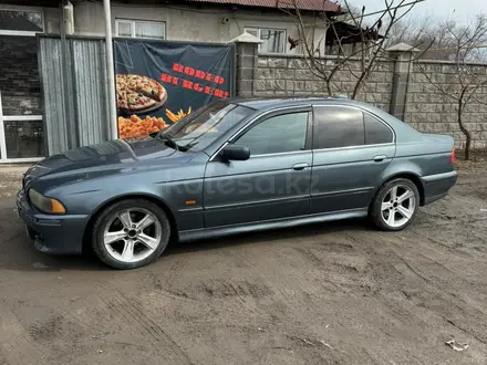 BMW 520 2001 года за 1 600 000 тг. в Алматы – фото 2