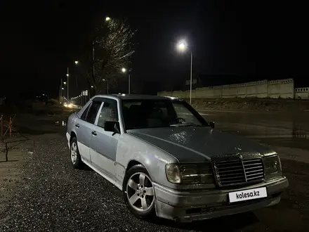 Mercedes-Benz E 260 1988 года за 1 250 000 тг. в Конаев (Капшагай)
