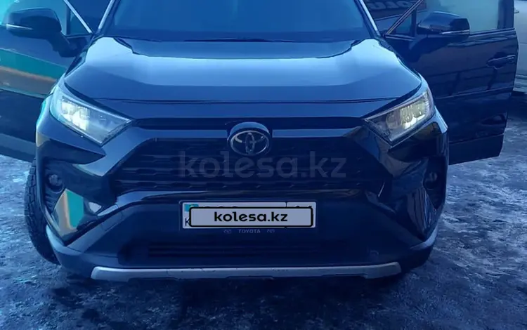 Toyota RAV4 2021 года за 17 300 000 тг. в Усть-Каменогорск