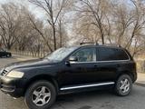 Volkswagen Touareg 2004 года за 4 000 000 тг. в Алматы – фото 2