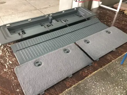 Ковролан и обшивка задней нижней двери Land Cryiser 200 Цвет за 300 000 тг. в Алматы – фото 4