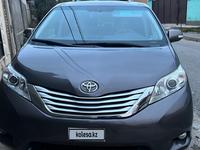 Toyota Sienna 2013 года за 10 500 000 тг. в Алматы