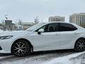 Toyota Camry 2021 года за 13 500 000 тг. в Астана – фото 2