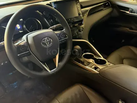 Toyota Camry 2021 года за 18 500 000 тг. в Туркестан – фото 9