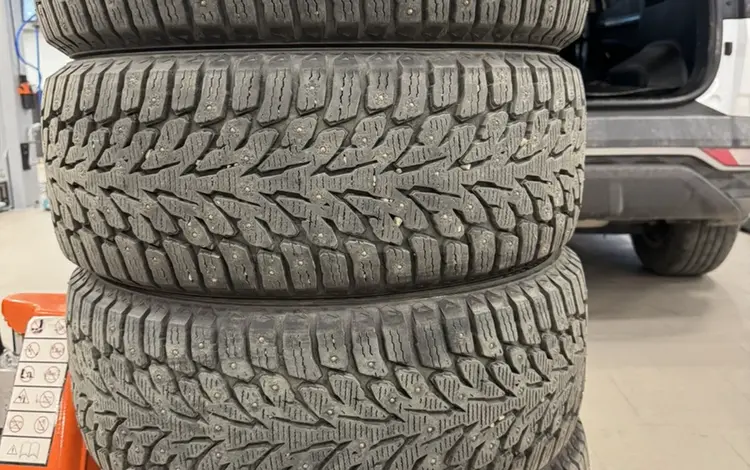 Комплект зимней резины (шипы) за 135 000 тг. в Астана
