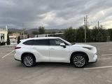 Toyota Highlander 2023 года за 28 000 000 тг. в Алматы – фото 4