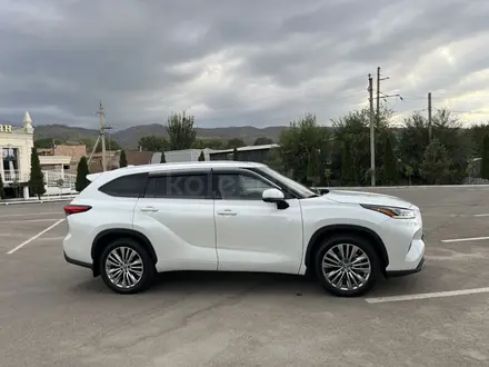 Toyota Highlander 2023 года за 28 000 000 тг. в Алматы – фото 4