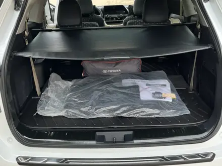 Toyota Highlander 2023 года за 28 000 000 тг. в Алматы – фото 14