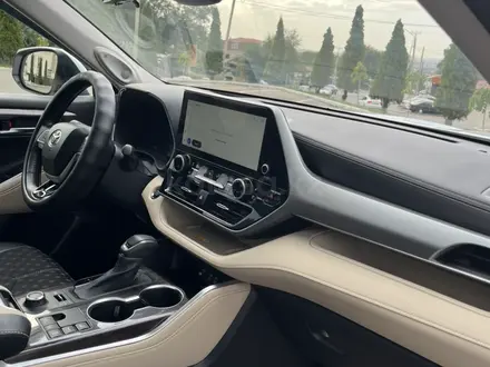 Toyota Highlander 2023 года за 28 000 000 тг. в Алматы – фото 19