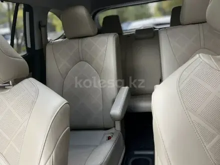 Toyota Highlander 2023 года за 28 000 000 тг. в Алматы – фото 36