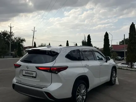 Toyota Highlander 2023 года за 28 000 000 тг. в Алматы – фото 5