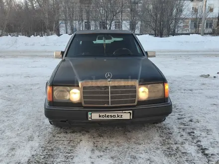 Mercedes-Benz E 200 1993 года за 1 900 000 тг. в Караганда