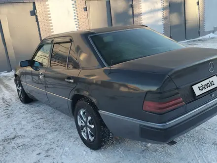 Mercedes-Benz E 200 1993 года за 1 900 000 тг. в Караганда – фото 2