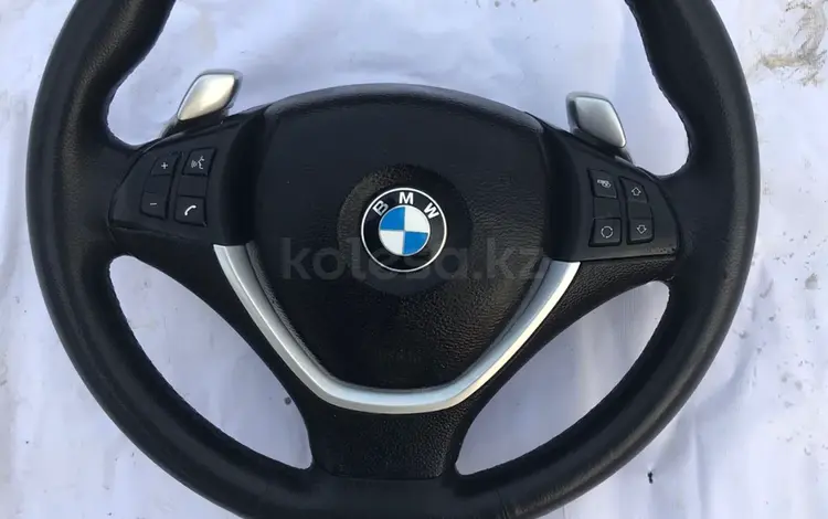 Руль BMW e70, 71 с лепестками за 70 000 тг. в Алматы
