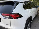 Toyota RAV4 2020 года за 14 000 000 тг. в Алматы – фото 3