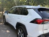 Toyota RAV4 2020 года за 14 000 000 тг. в Алматы – фото 4