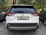 Toyota RAV4 2020 года за 14 000 000 тг. в Алматы – фото 2