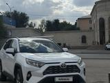 Toyota RAV4 2020 года за 14 000 000 тг. в Алматы