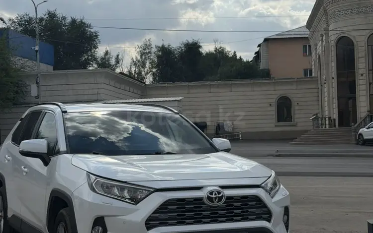 Toyota RAV4 2020 года за 14 000 000 тг. в Алматы