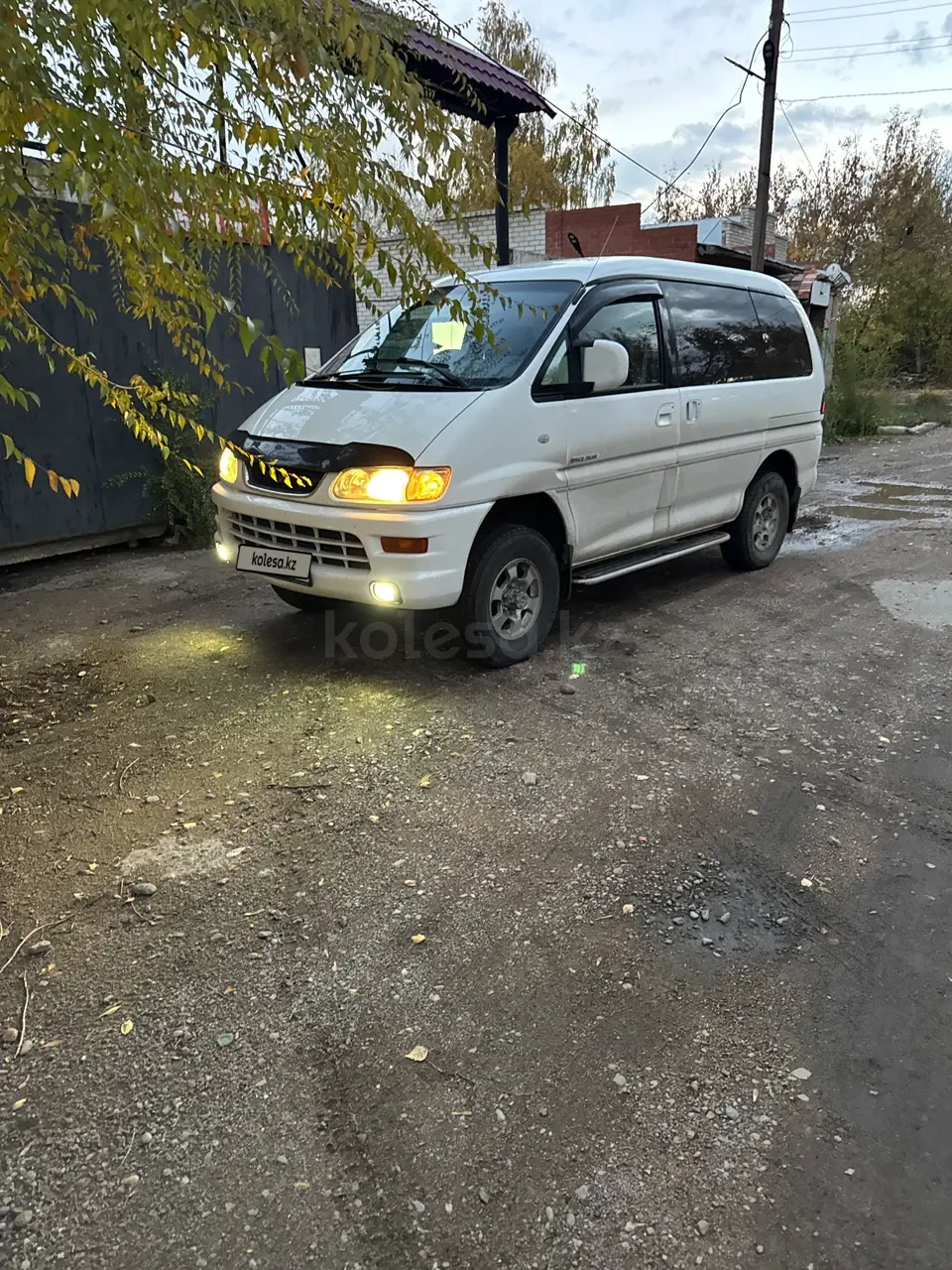 Mitsubishi Delica, 2001